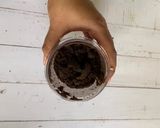 A picture of step 1 of Oreoberry Parfait.