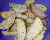 Foto langkah ke 5 dari resep Potato Wedges Air Fryer.