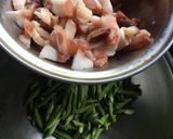 รูปขั้นตอนการทำที่ 1 ของ ผัดเครื่องแกงหมูถั่วฝักยาว