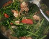 Foto langkah ke 2 dari resep Tumis kangkung saos tiram.