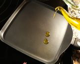 Foto del paso 1 de la receta: Tortilla abierta con salmón, granada y mermelada de guindilla