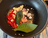 Foto langkah ke 3 dari resep Tumis Buncis Sosis Merah.