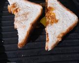 A picture of step 8 of Grilled Paneer Chilli Sandwich.