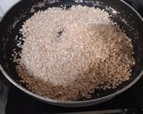 A picture of step 1 of Masala oats.