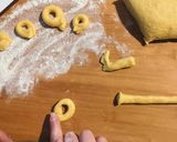 Foto del passaggio 4 della ricetta Tarallini curcuma e zenzero