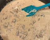 A picture of step 4 of Beef Stroganoff.