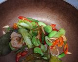 Foto langkah ke 2 dari resep Tumis Pedas Ikan Pindang.