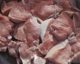 Foto langkah ke 1 dari resep Semur Lidah Sapi.