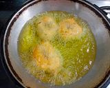 A picture of step 3 of Meduwada / Sambhar wada.