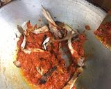 Foto langkah ke 5 dari resep Tumis pepaya suwir ikan panggang pare.