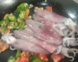 Foto langkah ke 3 dari resep Oseng Cumi Basah.