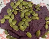 Foto langkah ke 4 dari resep Purple Potato Spiral Mooncakes (Thousand Layers).