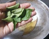 A picture of step 2 of Vegetable Broken Wheat khichdi.