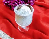 A picture of step 2 of Oreo milkshake.