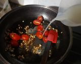 Foto langkah ke 2 dari resep Tuscan salmon pasta.