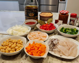 Foto del paso 1 de la receta: Potaje de garbanzos con chipirones y gambas