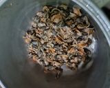 Foto langkah ke 1 dari resep Tumis Kerang Pedas.