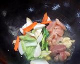 รูปขั้นตอนการทำที่ 5 ของ เส้นเหลืองทอดกรอบราดหน้าไก่