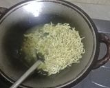 Foto langkah ke 4 dari resep Teri dan telur puyuh masak bawang.
