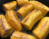 Foto del paso 1 de la receta: Patacones con hogao y queso costeño rallado