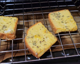Foto del paso 2 de la receta: Mini torrijas al horno con aguacate