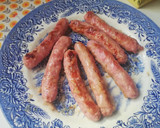 Foto del paso 2 de la receta: Salchichas frescas al vino con patatas en su salsa