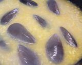 A picture of step 2 of Risotto cozze e zafferano mussel and saffron risotto.