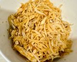 Hình bước làm 1 của món “Bánh tằm” bì làm từ mì udon