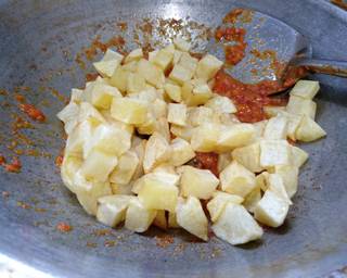 Sambal goreng kentang bola-bola daging langkah memasak 3 foto