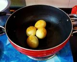 A picture of step 1 of Spicy Egg Pulao.