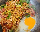Gambar langkah 3 resipi 👩‍🍳Mee Goreng Cendawan Sosej.