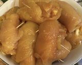 Foto del paso 3 de la receta: Rollitos de pollo con uvas y piñones en salsa de queso gruyére ©