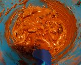 Foto del passaggio 1 della ricetta Muffin al cacao con gocce di cioccolato 😋
