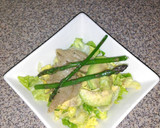 Foto del paso 6 de la receta: Ensalada de cogollos con setas, espárragos trigueros y aguacate