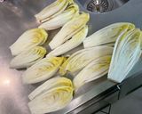 Une image de l'étape 1 de Endives braisées au bouillon de gambas, thym frais et jambon cru.