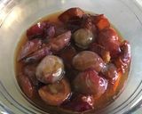 Une image de l'étape 1 de Compote de prunes au curaçao et sucre punjabi.