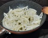 Foto del paso 2 de la receta: Revuelto de pimiento, cebolla y pechuga de pavo