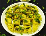 A picture of step 8 of Khaman Dhokla.