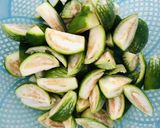 Hình bước làm 1 của món Ếch om cà đắng