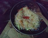 Foto langkah ke 3 dari resep Bihun goreng pedas.