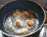 A picture of step 4 of Dudhi ke pakore.