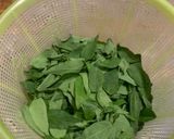 Foto langkah ke 1 dari resep Sayur Bening Daun Katuk.