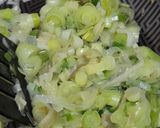 Foto del paso 5 de la receta: Tortilla de puerro y cebolla de verdeo