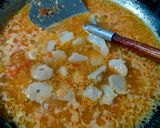 Foto langkah ke 5 dari resep Seblak Sosis Baso.