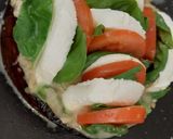 Foto del passaggio 7 della ricetta Melanzana grigliata pomodoro e mozzarella