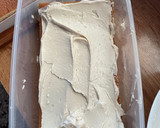Foto del paso 4 de la receta: Tarta fit de yogurt y crema de cacahuete