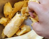 Foto del paso 1 de la receta: Bombas de plátano macho con queso