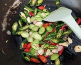 Foto langkah ke 2 dari resep Tumis Terong Rebon Pete.