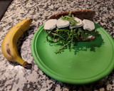 Foto del paso 3 de la receta: Bocadillo de pan de 7 cereales con rúcula y queso 😋, buenísimo..👌
