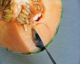 Foto del paso 1 de la receta: Ensalada de frutas con vinagreta de alcaparras